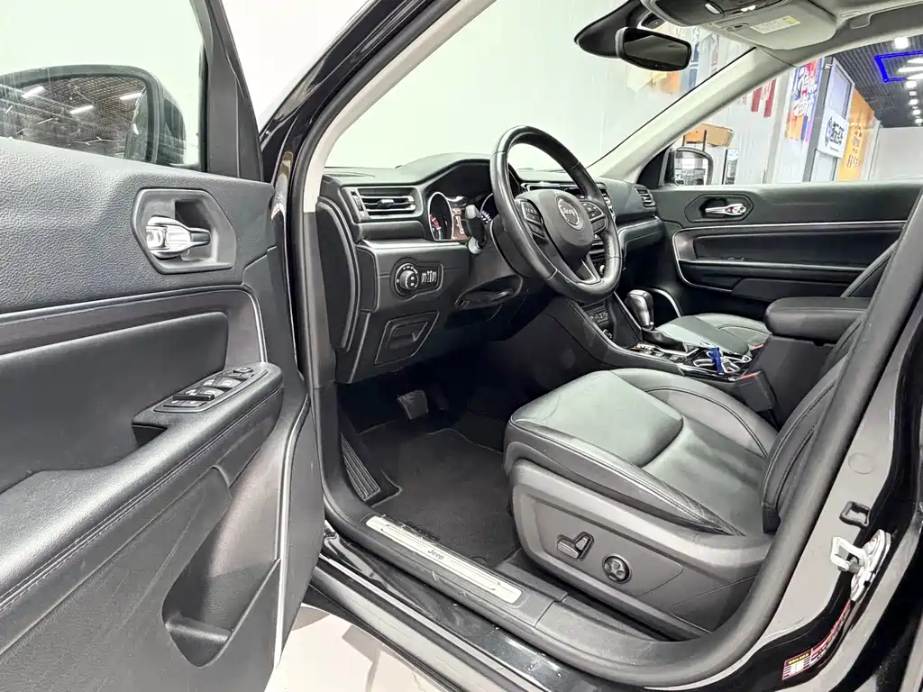 JEEP GRAND COMMANDER