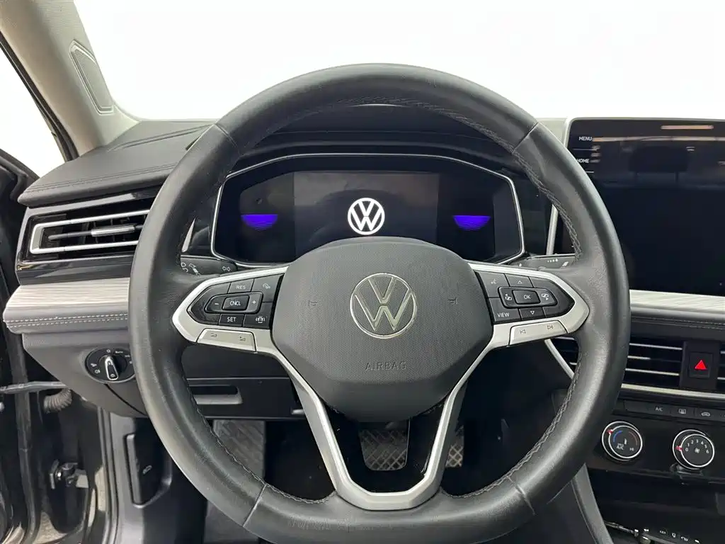 Volkswagen Sagitar 2023 300TSI DSG
