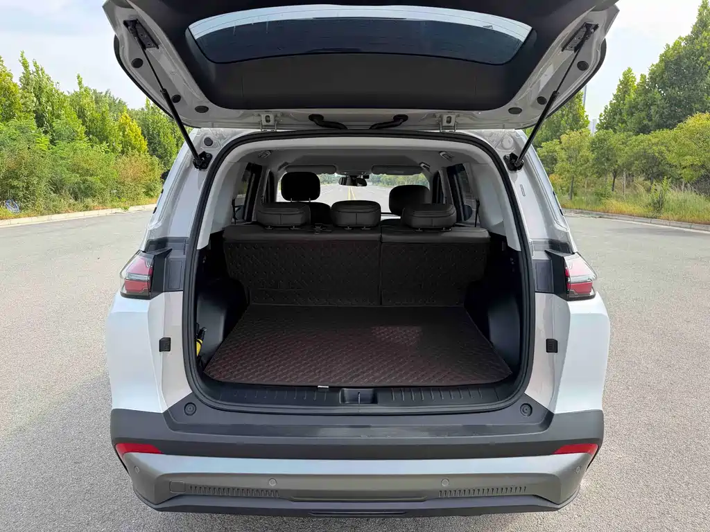 Wuling Xingguang 560 New Energy — миниатюра 12