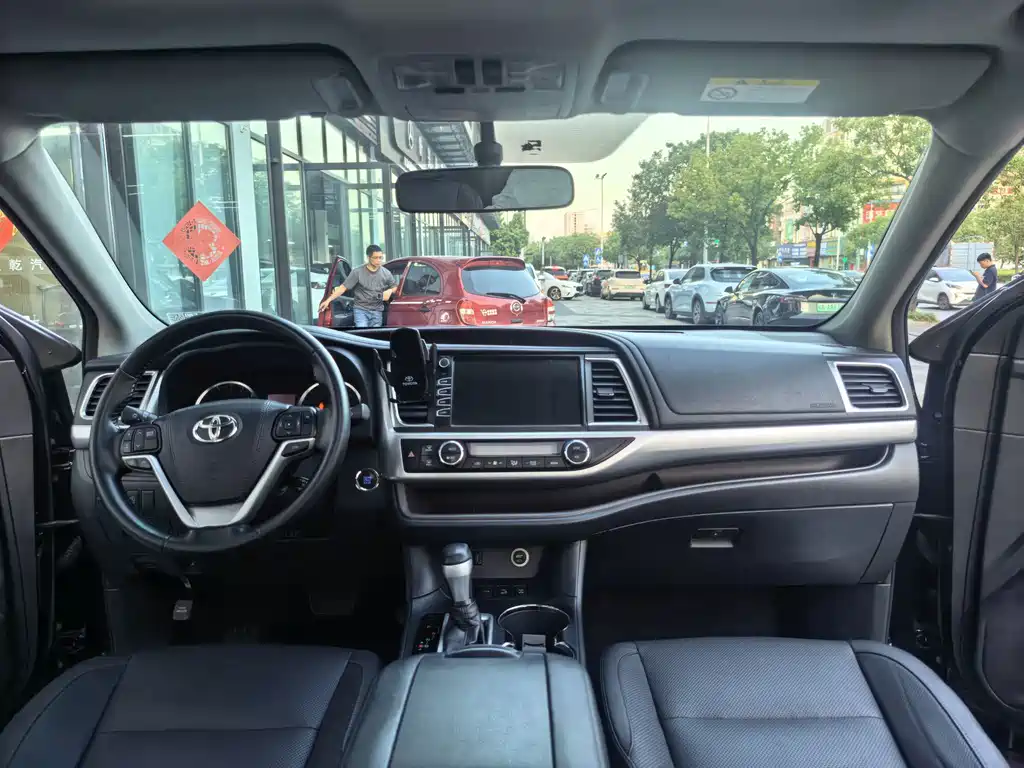 Toyota Highlander — миниатюра 9