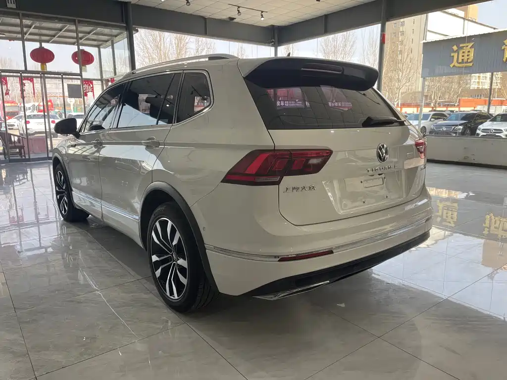 Volkswagen Tiguan L L 2021 330TSI AT R-Line Flagship