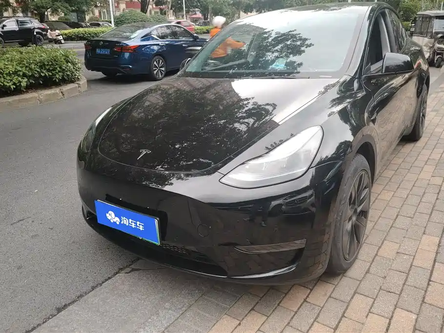 Tesla Model Y 2024