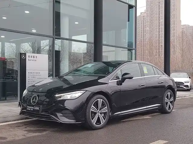 MERCEDES-BENZ EQE 2025