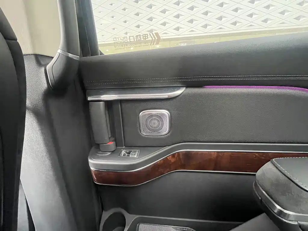Hongqi Hongqi HQ9 PHEV — миниатюра 12