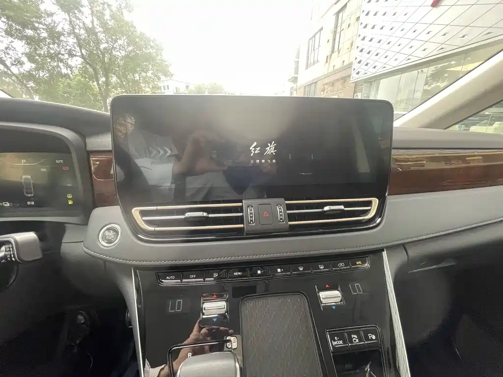 Hongqi Hongqi HQ9 PHEV — миниатюра 15