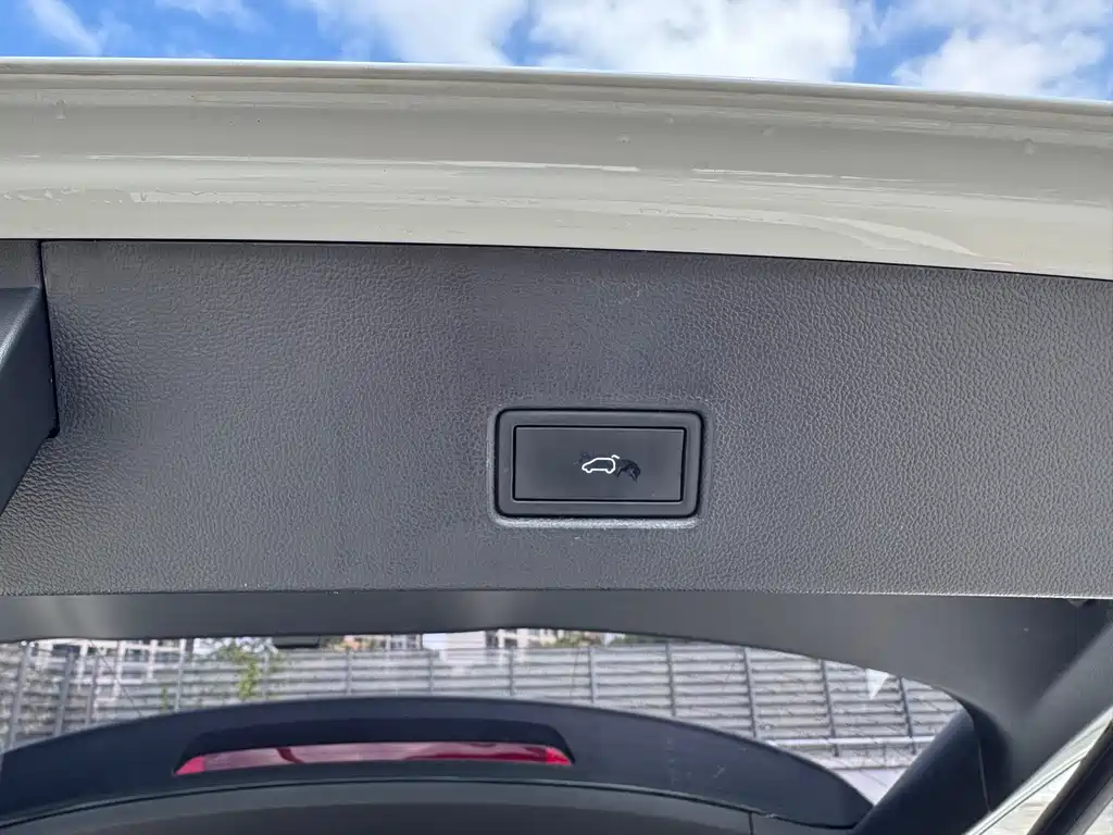 VOLKSWAGEN T ROC EXPLORING SONGS