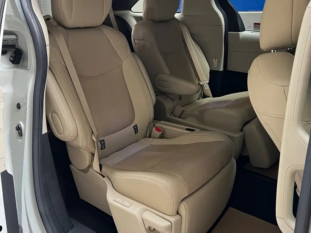 Toyota Sienna 2021 2.5L Luxury