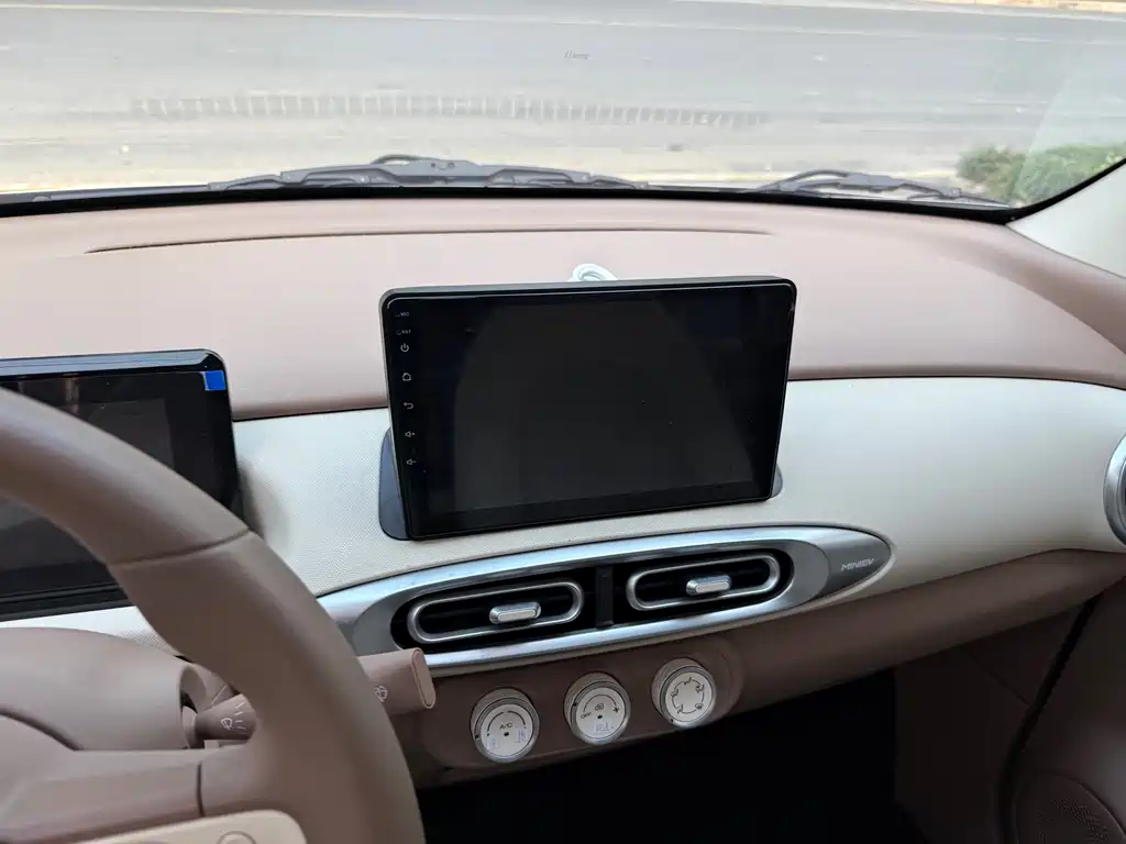 Wuling MINIEV — миниатюра 19