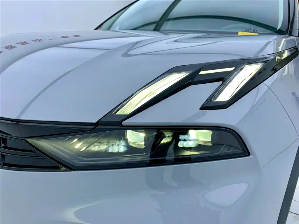 Lynk & Co 06 EM-P 2023 EM-P 126 Halo