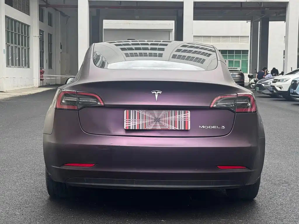 Tesla Model 3 — миниатюра 5