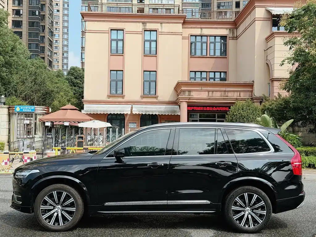 Volvo XC90 2021 B6 Luxury 7 мест
