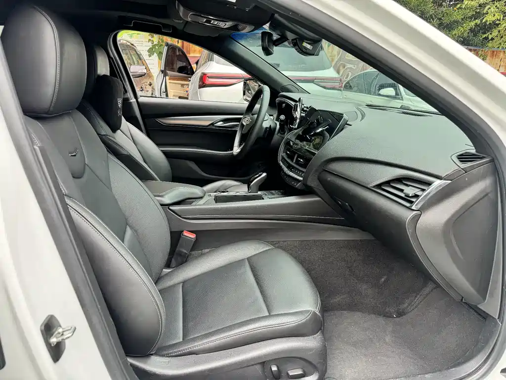 Cadillac CT5 — миниатюра 5