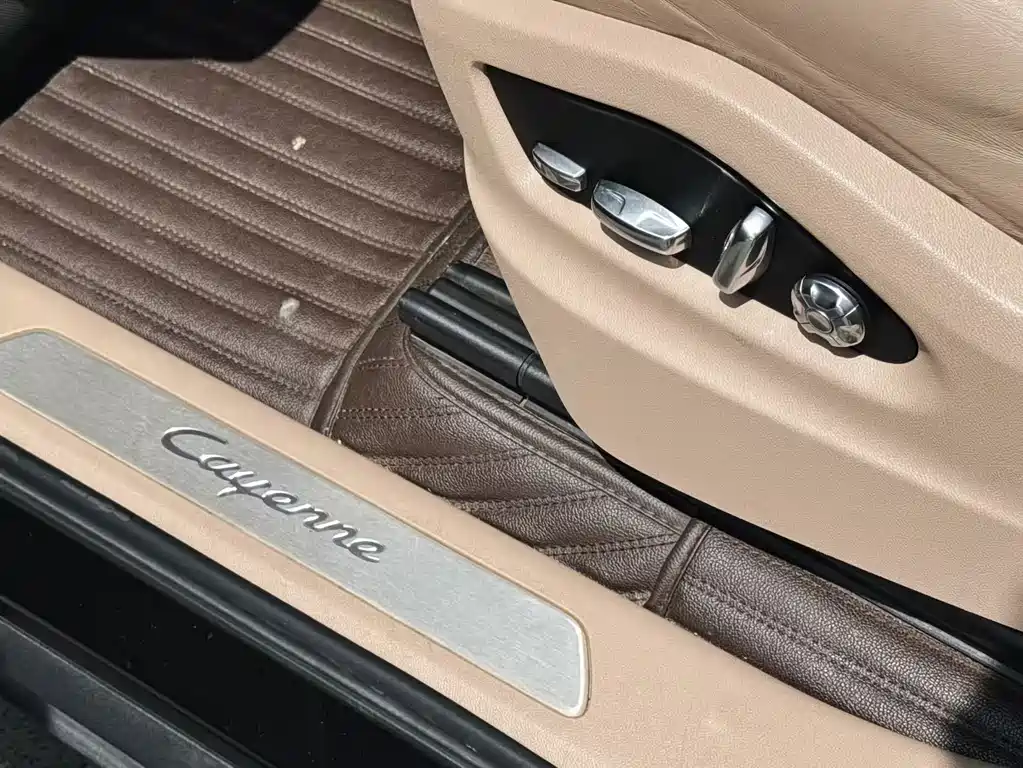 Porsche Cayenne — миниатюра 5