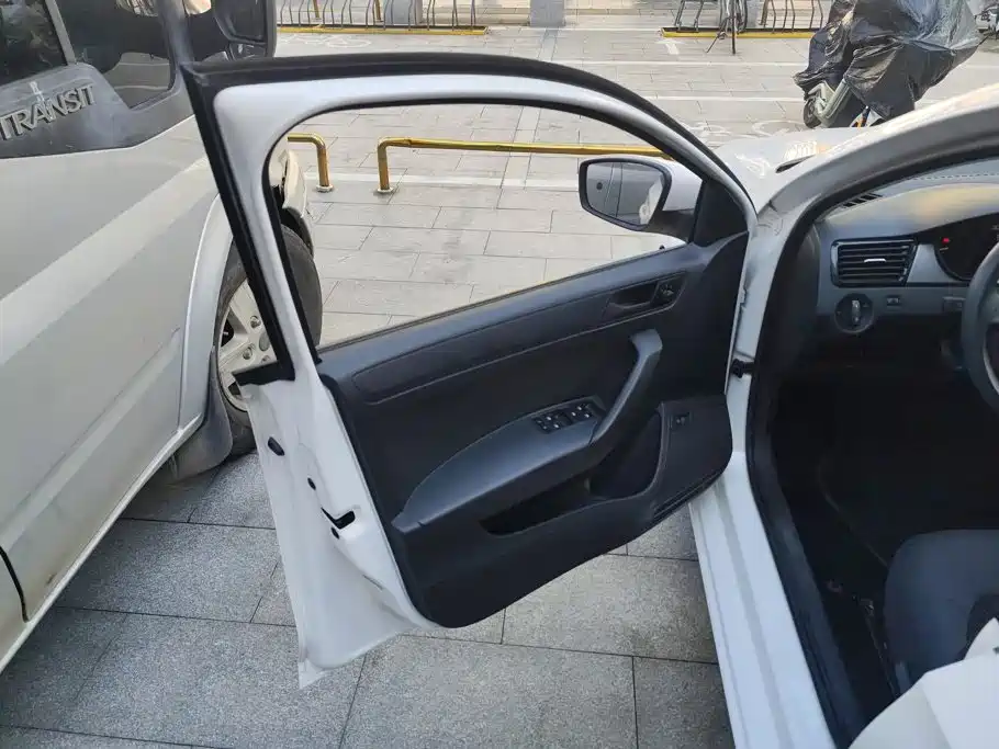 Skoda Rapid — миниатюра 7