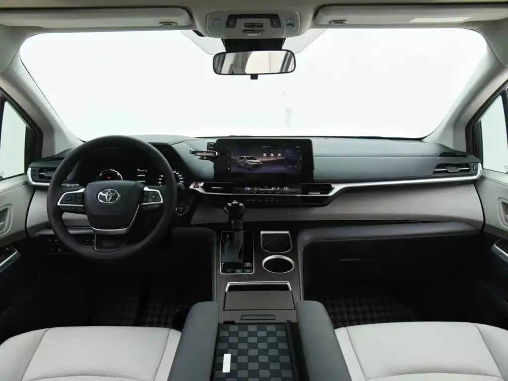 Toyota Granvia — миниатюра 11