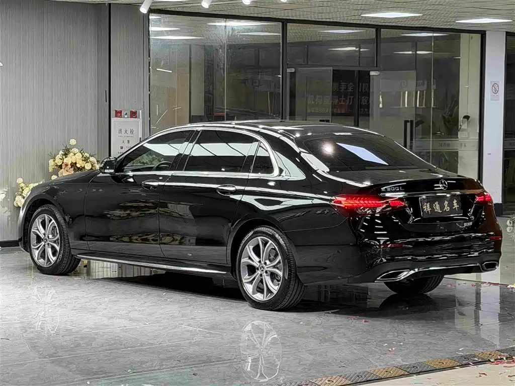 Mercedes-Benz E-Class — миниатюра 15