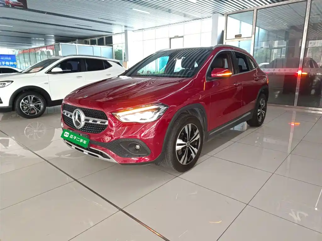 MERCEDES-BENZ  GLA