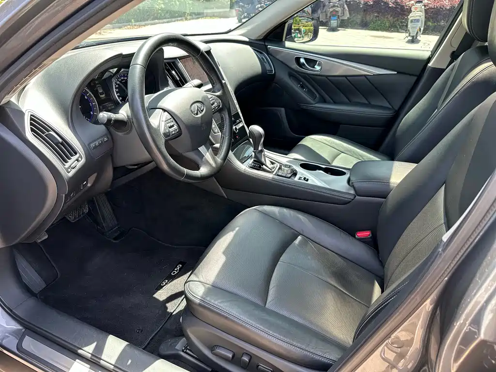 Infiniti Q50L 2016 2.0T Enjoy
