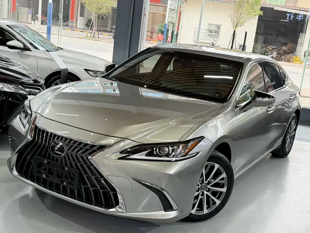Lexus ES 2022