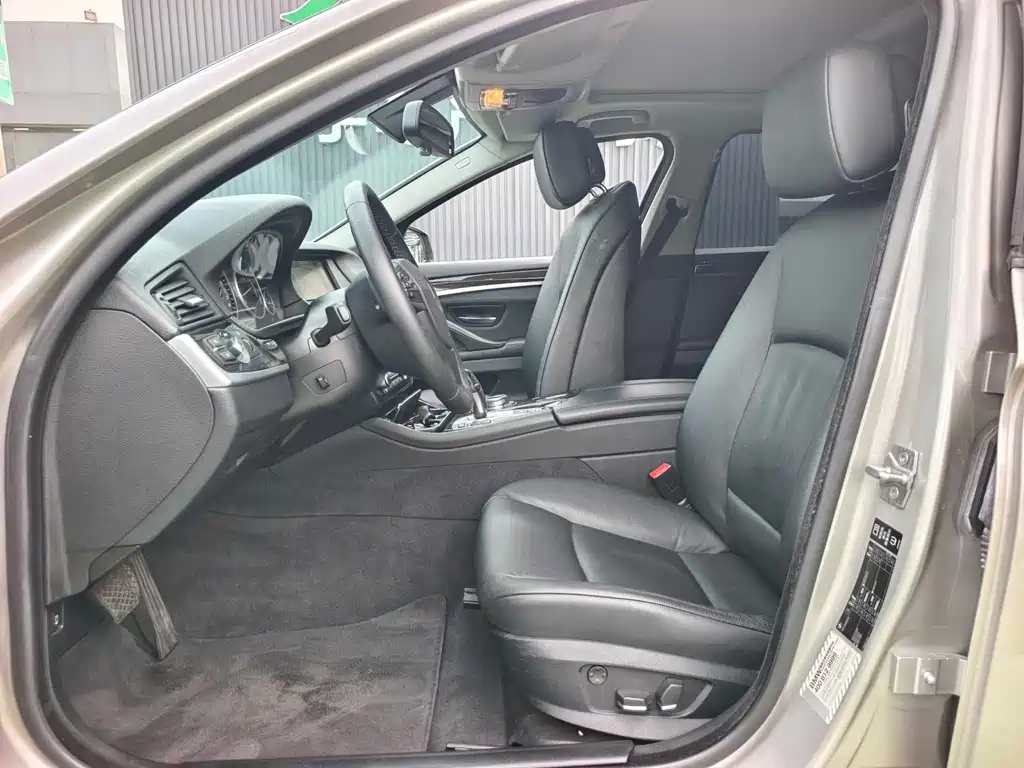 BMW 5 Series — миниатюра 11