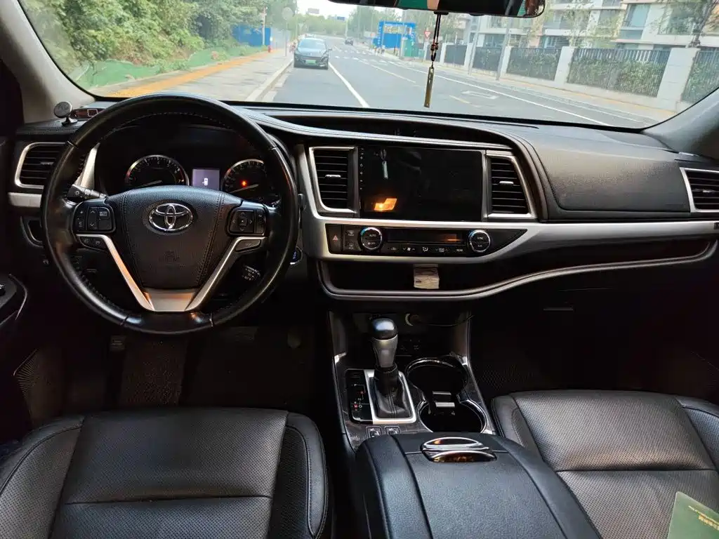 Toyota Highlander — миниатюра 10