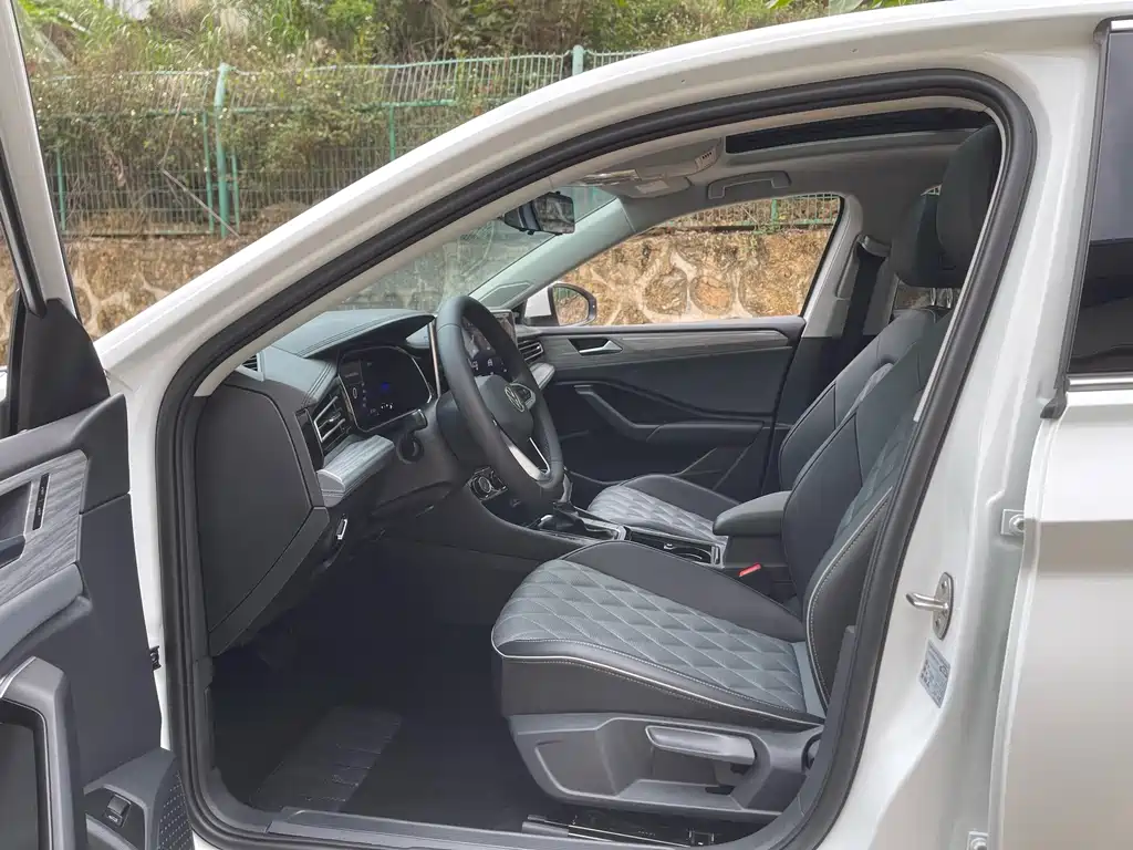Volkswagen Sagitar 2023 300TSI DSG