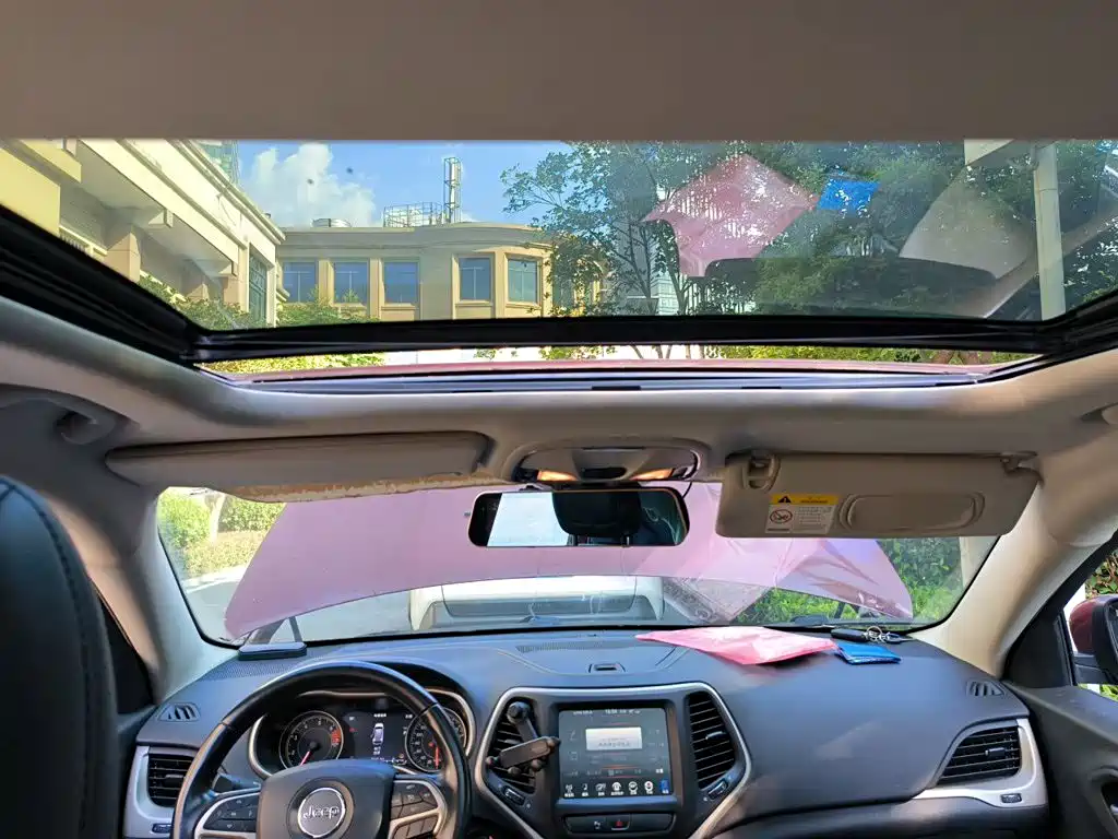 Jeep Cherokee — миниатюра 7
