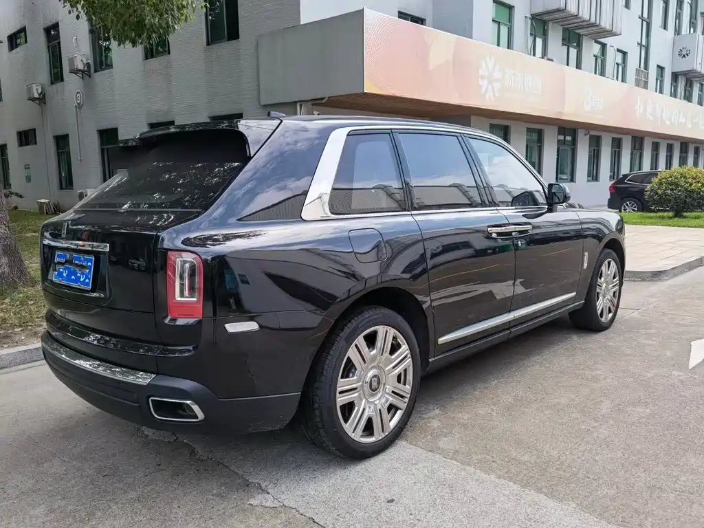 Rolls-Royce Cullinan 2018 мест