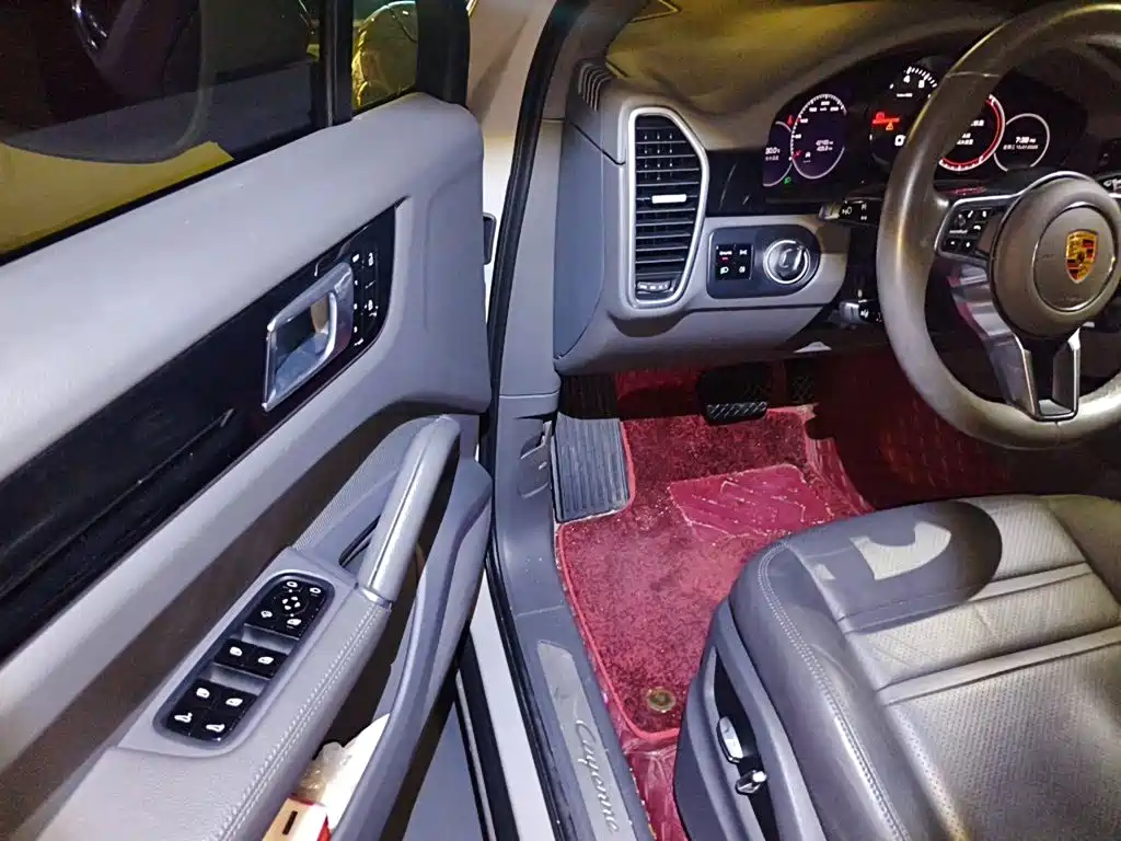 Porsche Cayenne — миниатюра 17