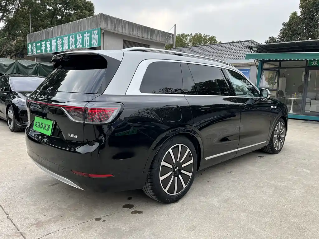 AITO ASK THE WORLD M9