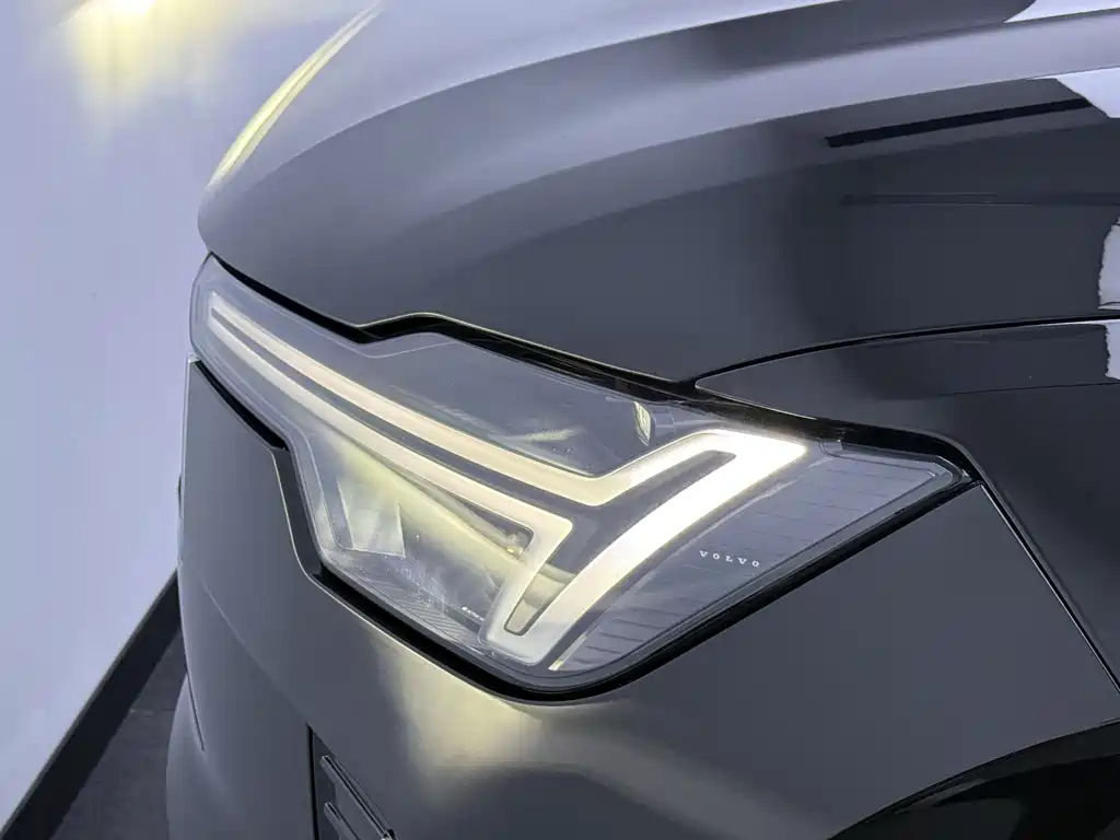 Volvo XC90 PHEV — миниатюра 11