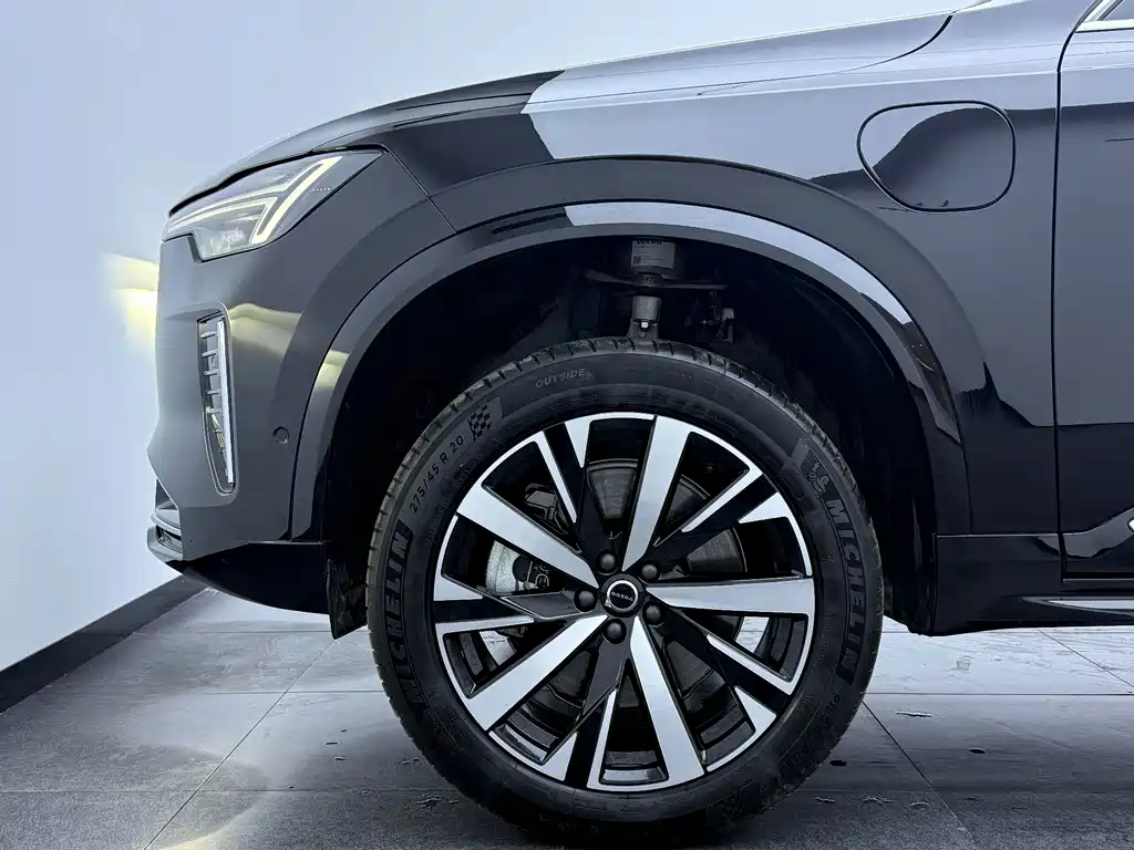 Volvo XC90 PHEV — миниатюра 12