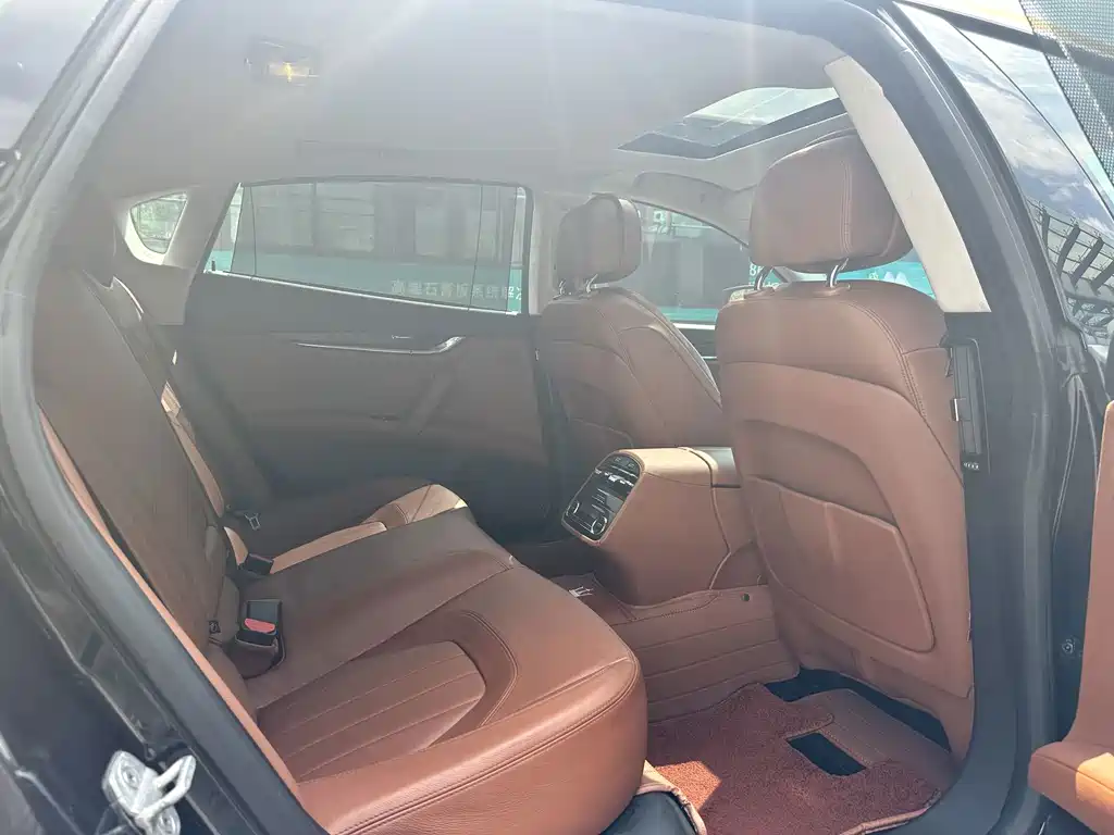 Maserati Quattroporte — миниатюра 8