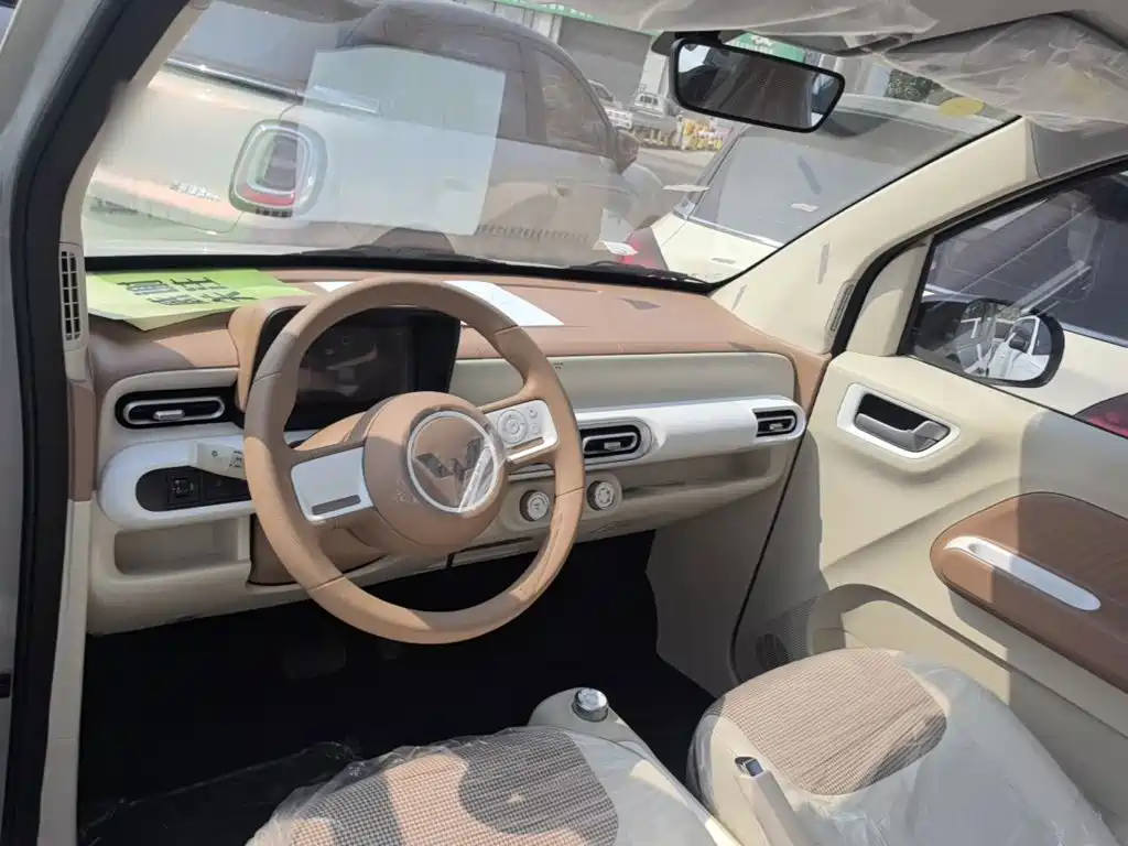 Wuling MINIEV — миниатюра 10