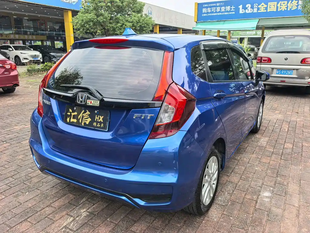 Honda Fit — миниатюра 10