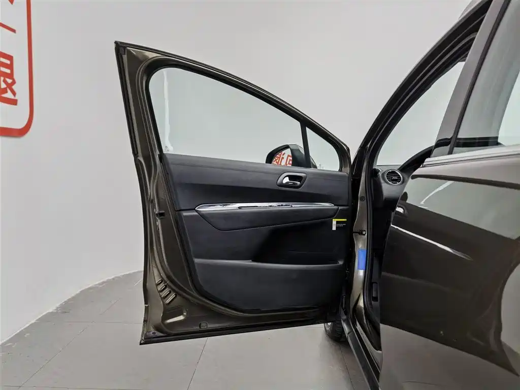 Peugeot 3008 2013 1.6THP AT