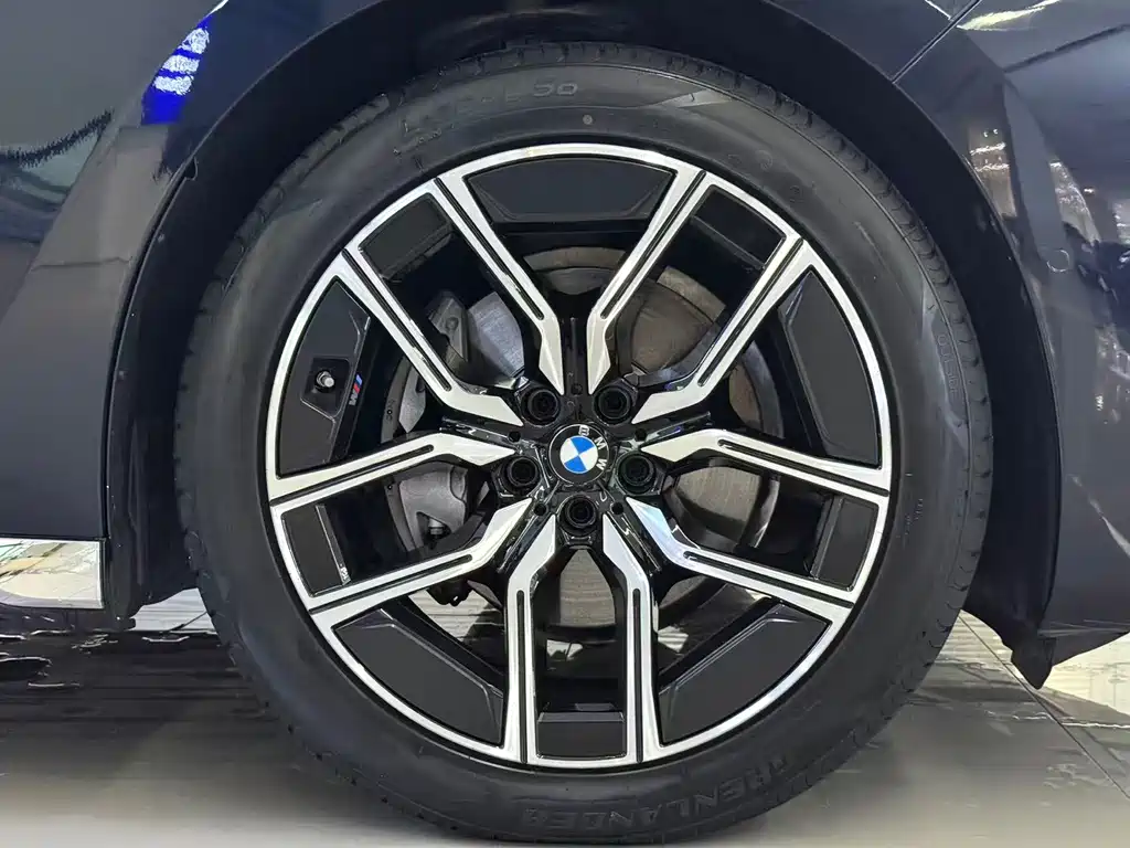 BMW 7 Series — миниатюра 18