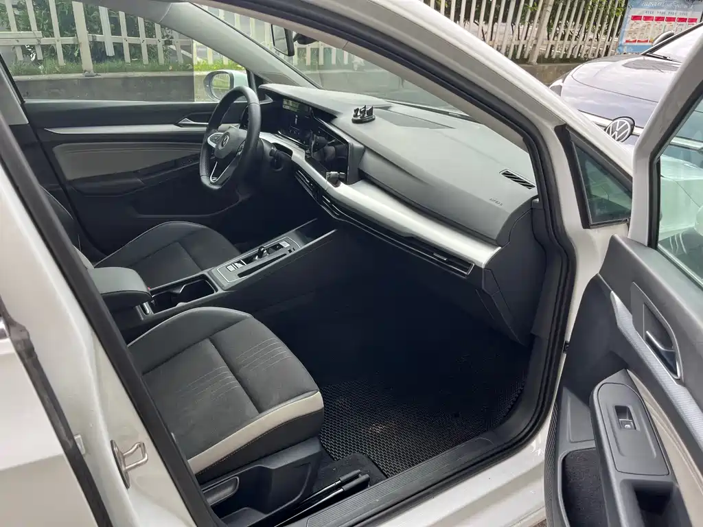 Volkswagen Golf 2023 280TSI DSG Pro