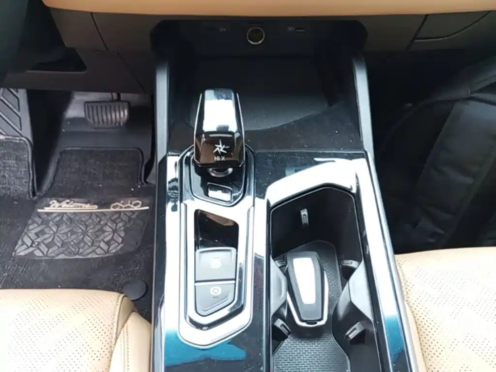 Geely L HiP — миниатюра 14