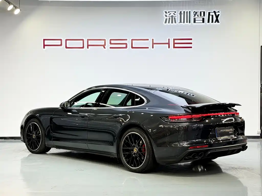 PORSCHE PANAMERA