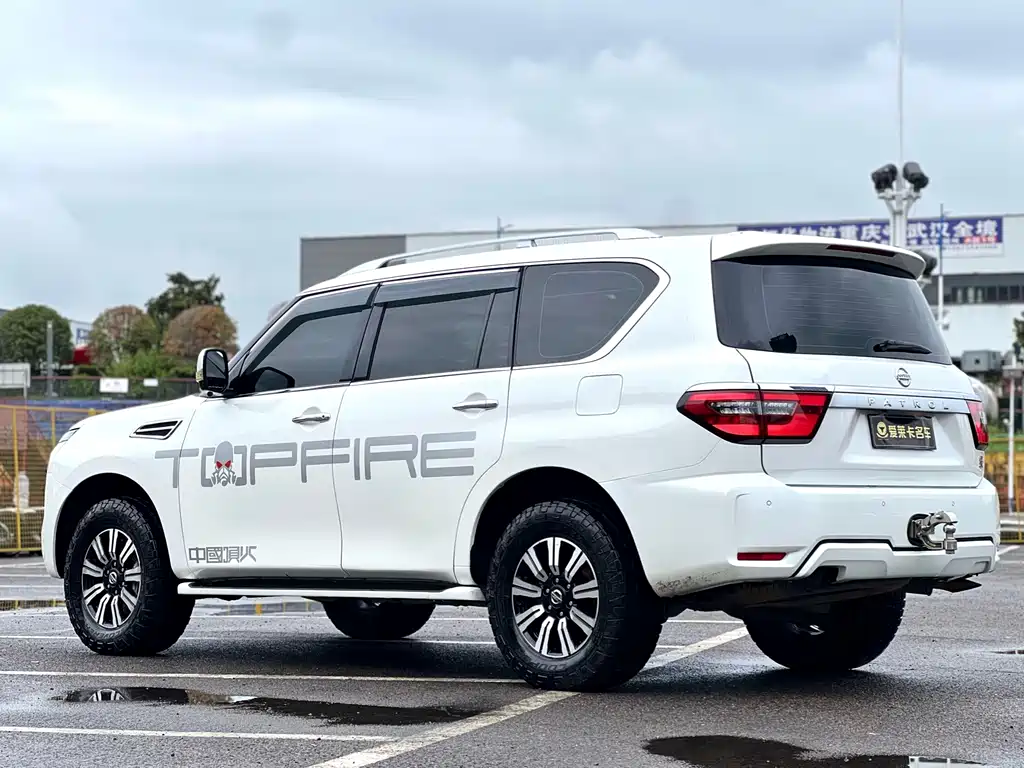 Nissan Patrol — миниатюра 10