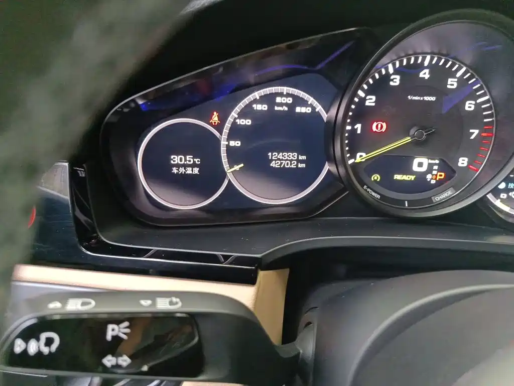 Porsche Cayenne Hybrid — миниатюра 8