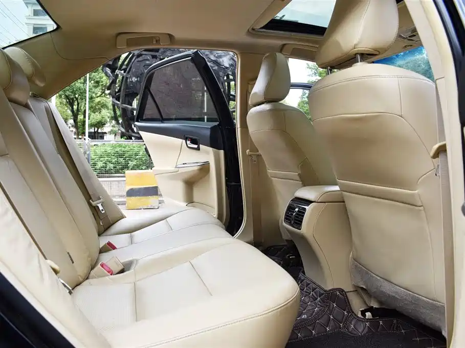 Toyota Camry 2015 2.0G Lead