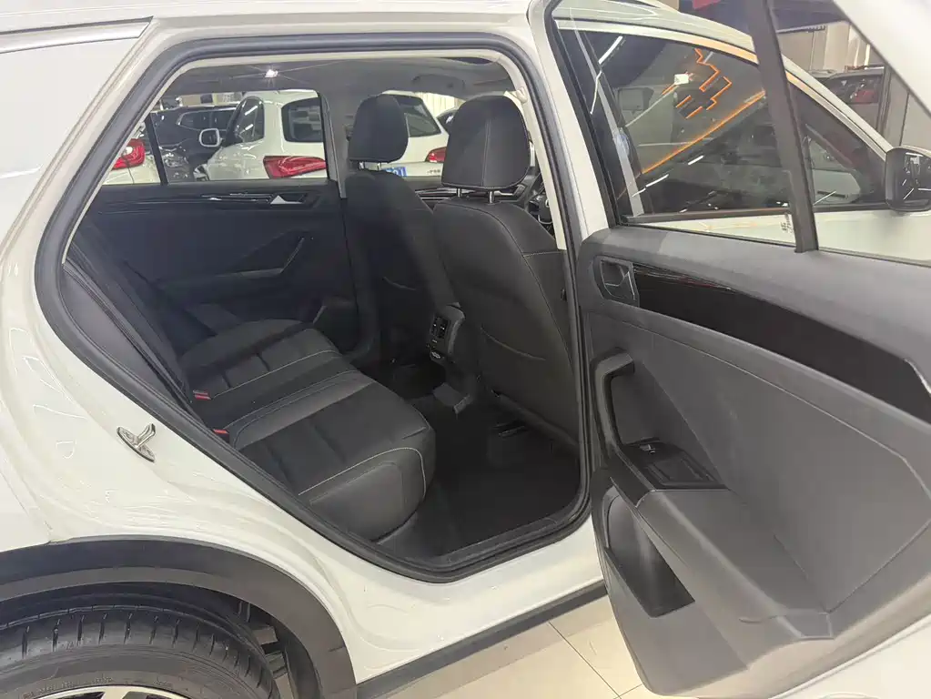 Volkswagen T-Roc — миниатюра 10