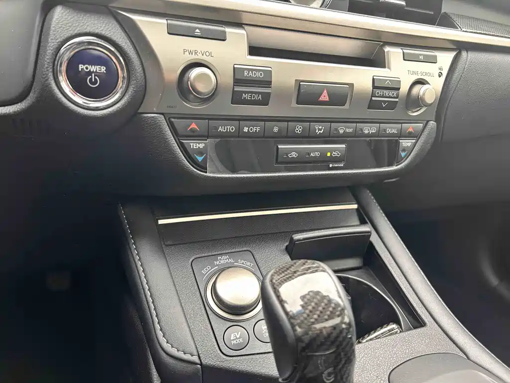 Lexus ES 2015 300h Comfort