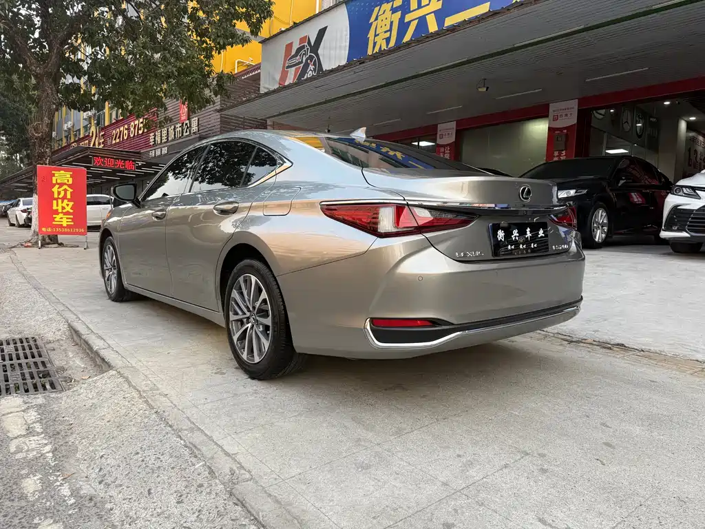 LEXUS ES