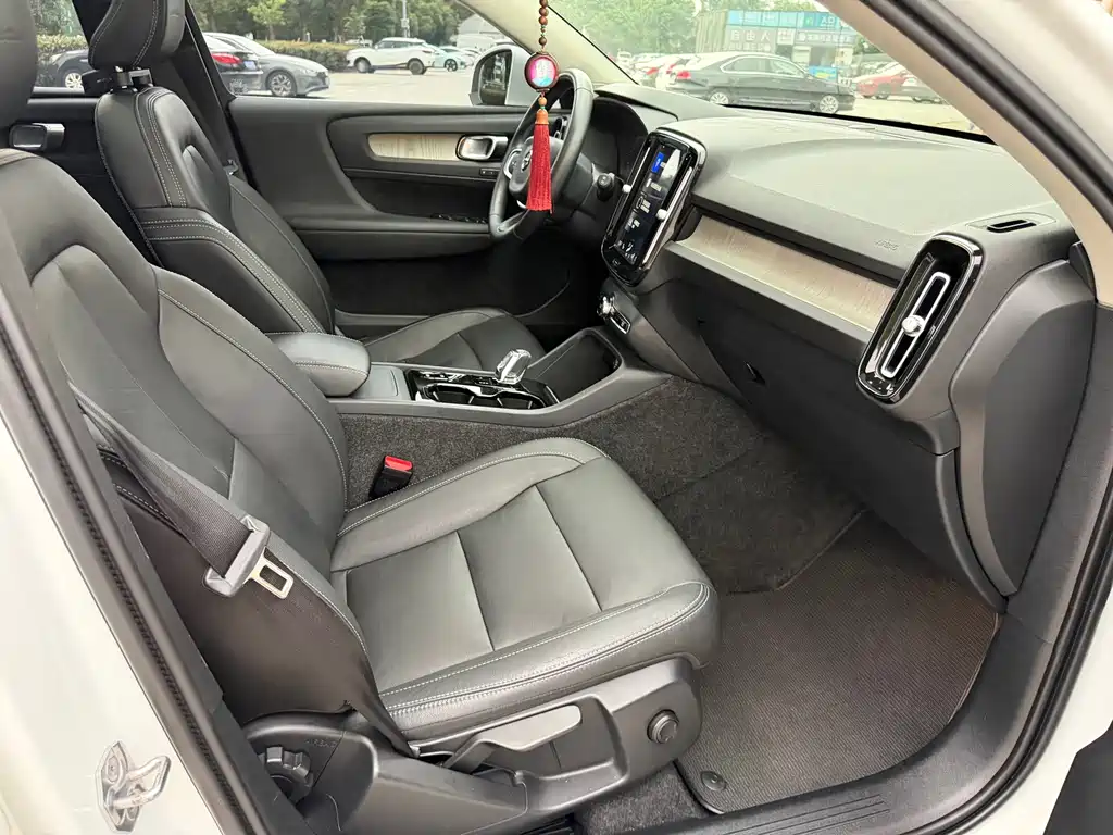 Volvo XC40 — миниатюра 14