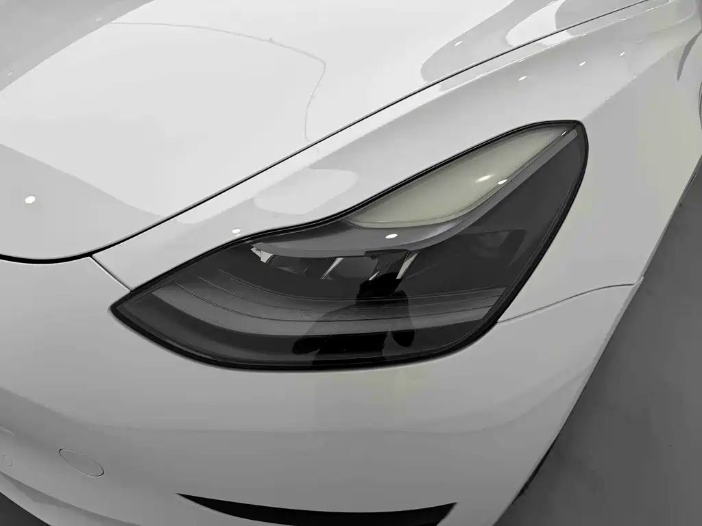 Tesla Model 3 — миниатюра 12