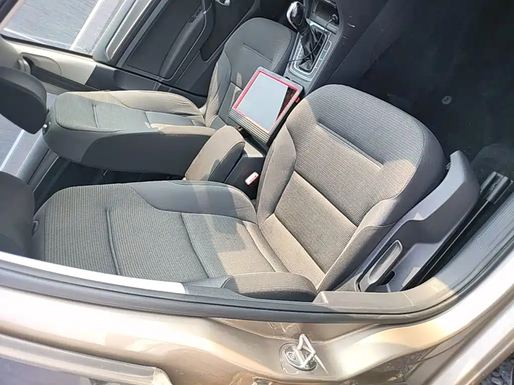Volkswagen Golf — миниатюра 25