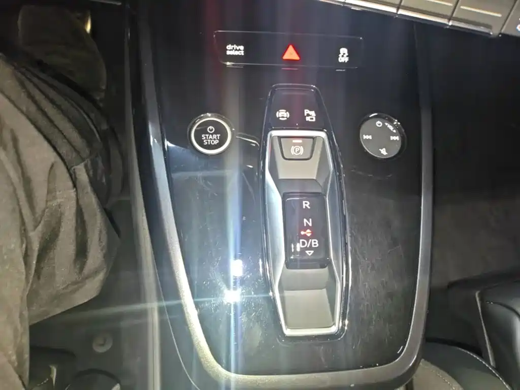 Audi Q4 e-tron — миниатюра 14
